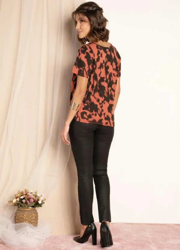 Quintess - Blusa com Tira no Decote Tie Dye Marrom 4