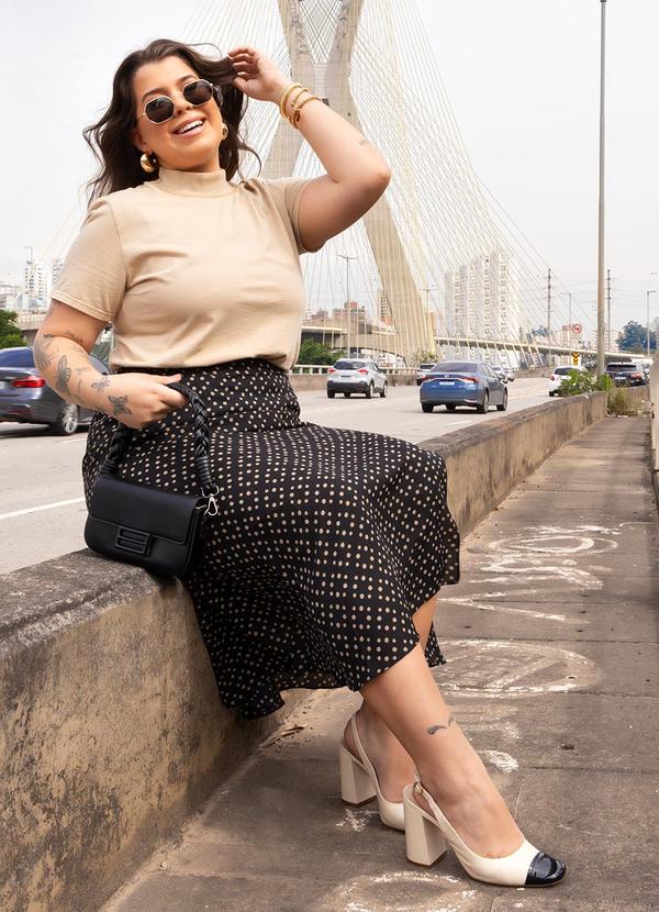 Quintess - Blusa com Trabalhado Decote Bege em Molecotton 12