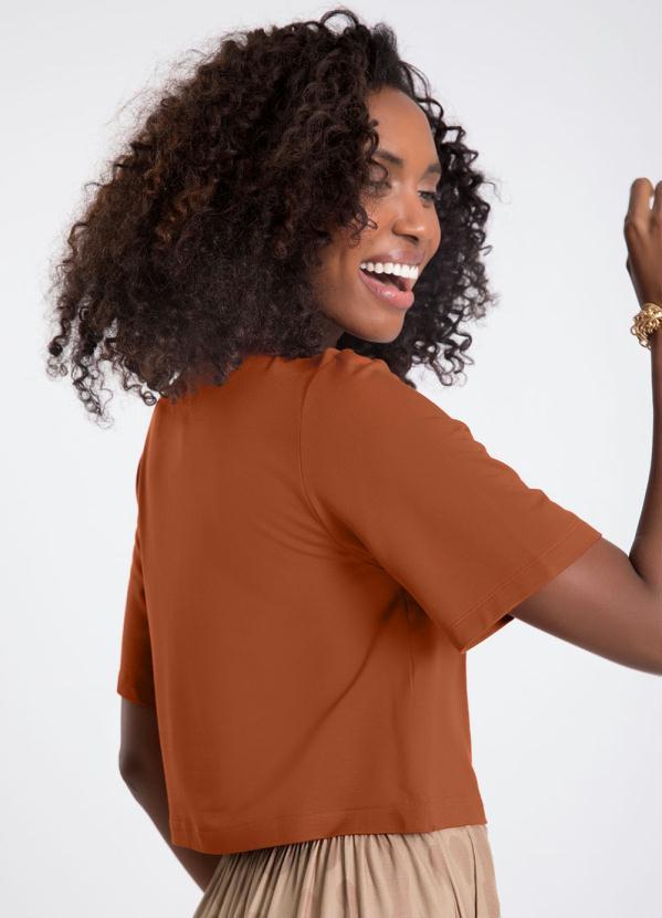 Lunender - Blusa Cropped em Malha Básica Terracota 2