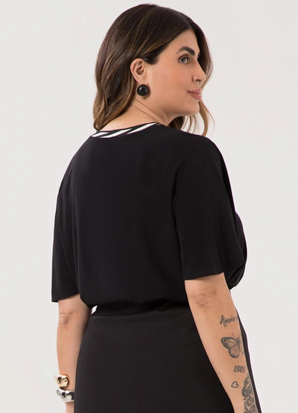 Lunender Mais Mulher - Blusa D Plus Size com Gola em Retilínea Preto 2