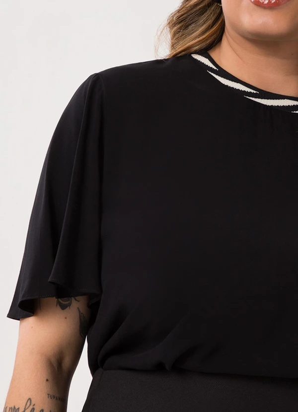 Lunender Mais Mulher - Blusa D Plus Size com Gola em Retilínea Preto 5
