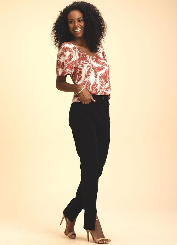 Doce Trama - Blusa de Manga Curta em Malha Cloé Vermelho 3