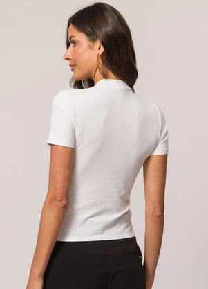 Doce Trama - Blusa de Manga Curta em Ribana Branco - DOCE TRAMA