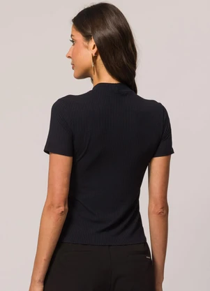 Doce Trama - Blusa de Manga Curta em Ribana Preto - DOCE TRAMA