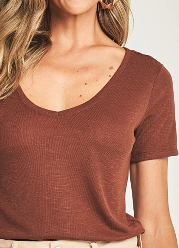 Doce Trama - Blusa de Manga Curta em Tricot Flamê Marrom 5