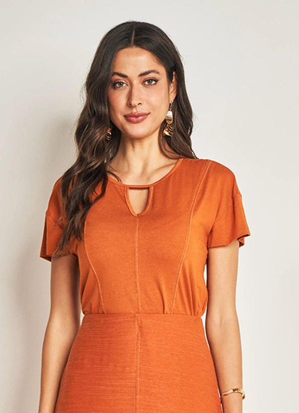 Doce Trama - Blusa de Manga Curta em Viscolinho Laranja