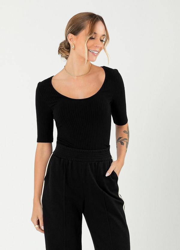 Cativa - Blusa Decote Canoa Canelada Preto 2