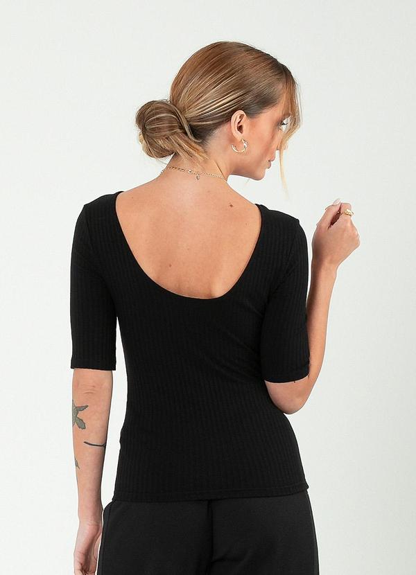 Cativa - Blusa Decote Canoa Canelada Preto 3