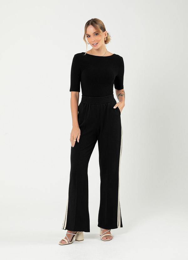 Cativa - Blusa Decote Canoa Canelada Preto 5