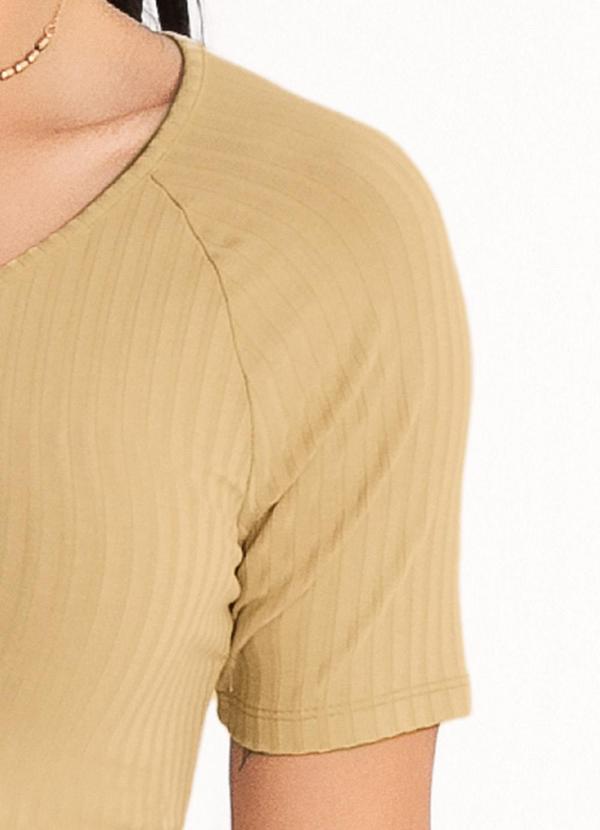 Habana - Blusa Decote V em Canelado  Caramelo 3
