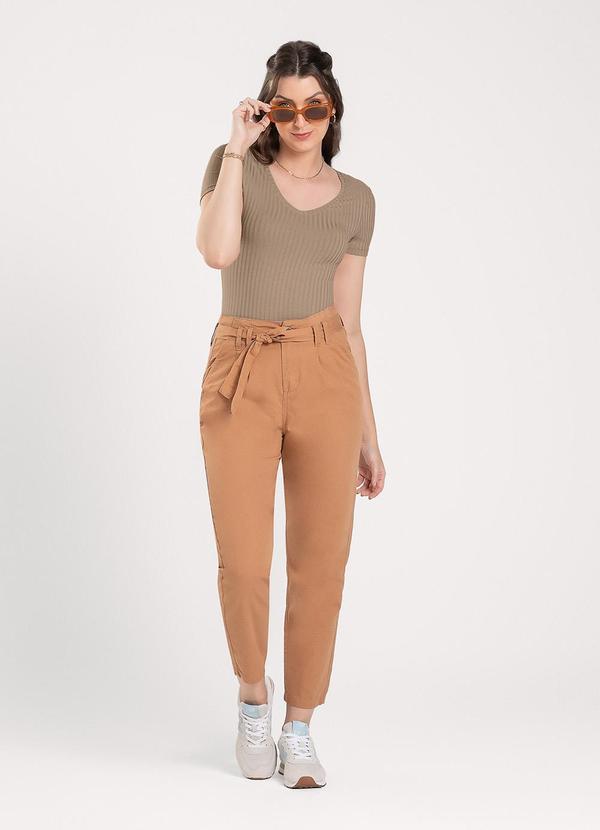 Cativa - Blusa Decote V em Canelado Marrom Claro 3