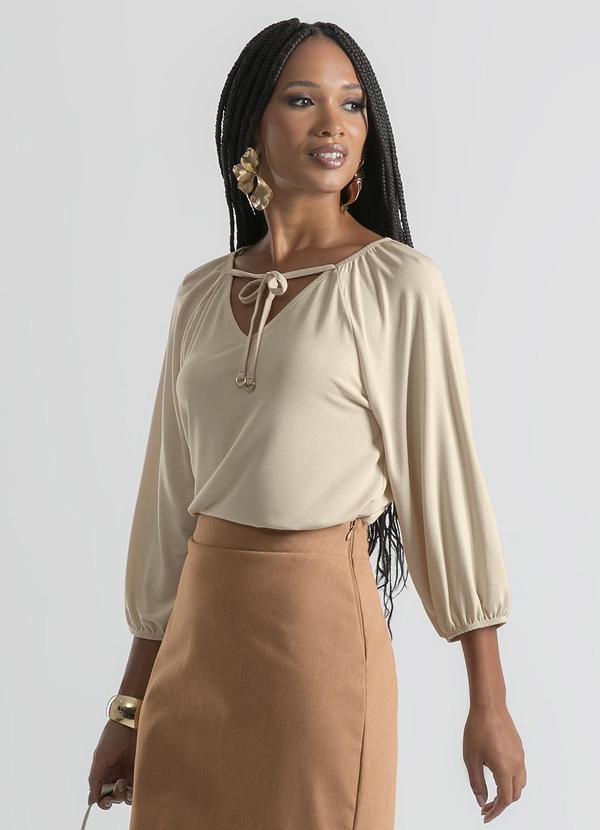 Cativa - Blusa Decote V em Crepe Bege 1