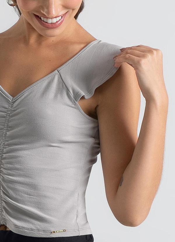 Cativa - Blusa Decote V em Malha Cinza 3