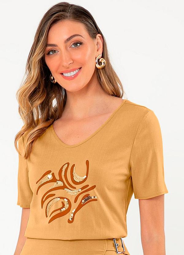 Cativa - Blusa Decote V em Viscose Caramelo