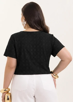 Cativa - Blusa Decote V Plus Size em Laise Preto - CATIVA