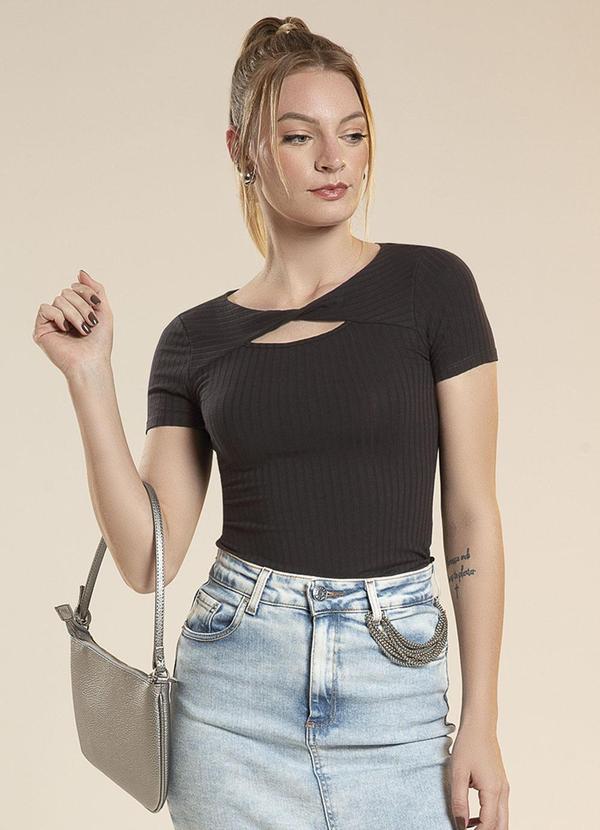 Habana - Blusa em Canelado com Torção e Recorte Preto 1