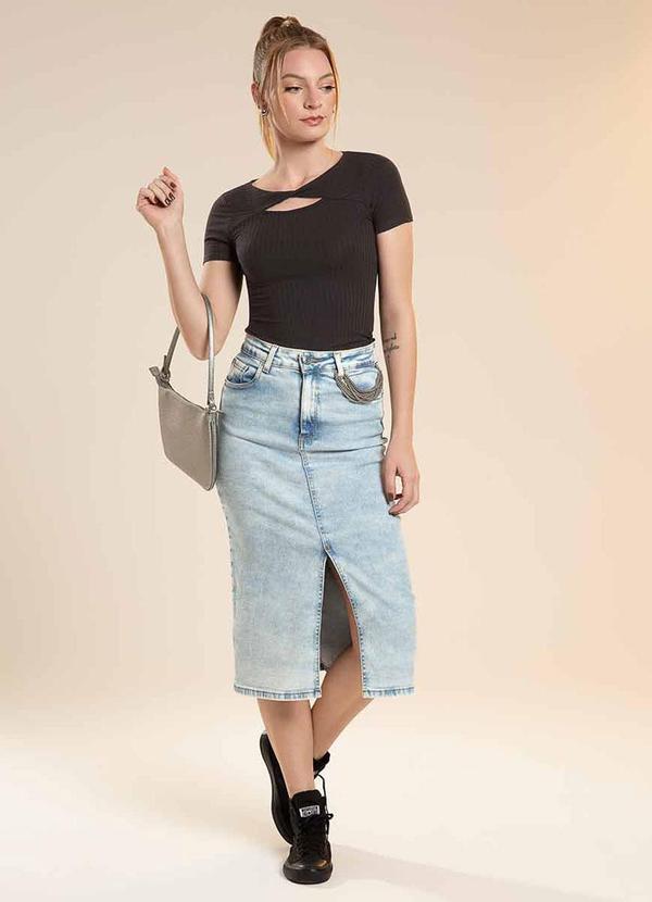 Habana - Blusa em Canelado com Torção e Recorte Preto 2