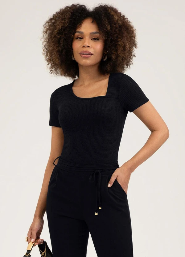 Cativa - Blusa em Canelado Preto