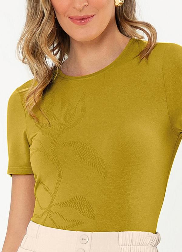 Cativa - Blusa em Crepe Amarelo Escuro 3