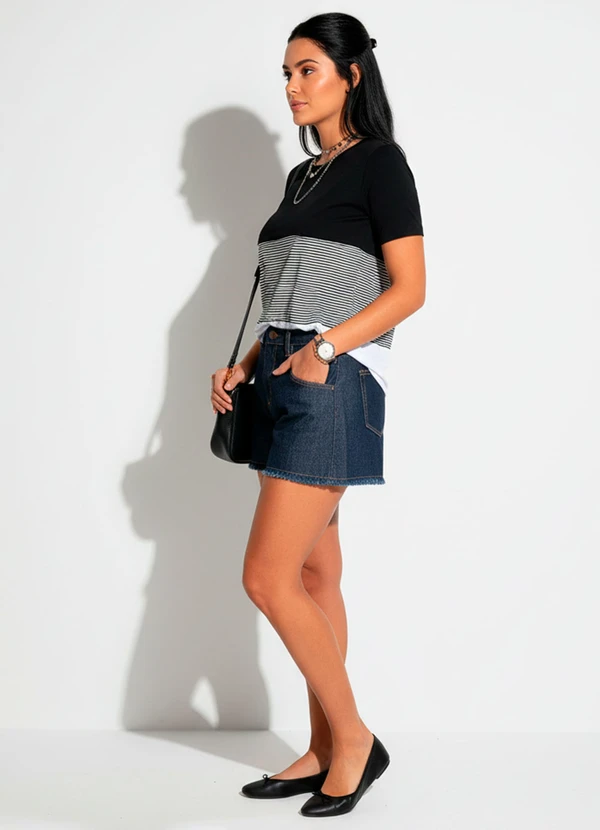 Quintess - Blusa em Malha de Viscose Listras Preta 11