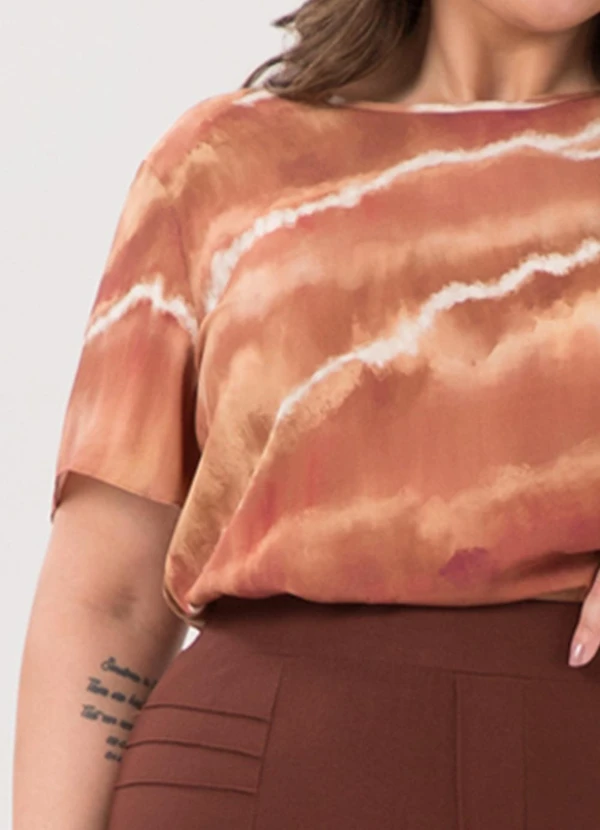 Lunender Mais Mulher - Blusa Estampada de Mangas Curtas Plus Size Bege 5