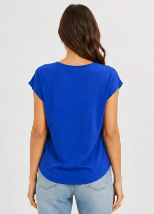 Infinita Cor - Blusa Feminina Básica em Malha Golf Azul - INFINITA COR