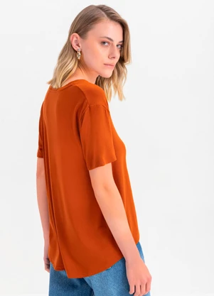 Essendi - Blusa Feminina Básica em Malha  Marrom - ESSENDI