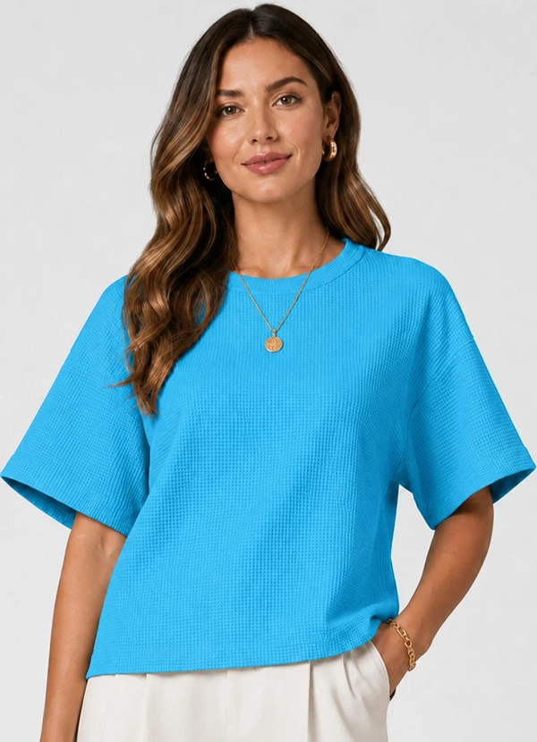 Infinita Cor - Blusa Feminina Básica em Tecido Favos Azul