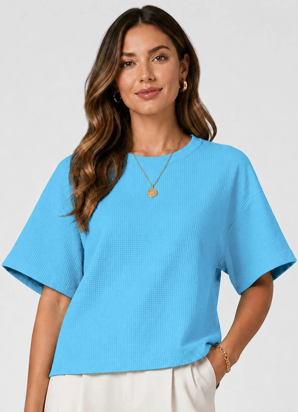 Infinita Cor - Blusa Feminina Básica em Tecido Favos Azul
