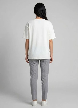 Infinita Cor - Blusa Feminina com Estampa Localizada Bege - INFINITA COR