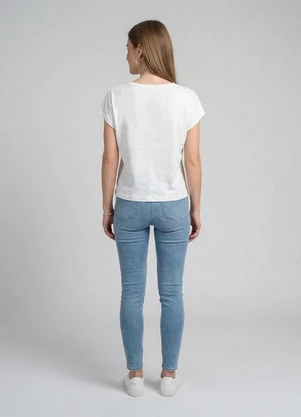 Infinita Cor - Blusa Feminina com Estampa Localizada Branco - INFINITA COR