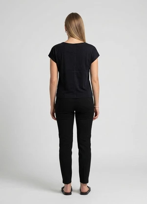Infinita Cor - Blusa Feminina com Estampa Localizada Preto - INFINITA COR