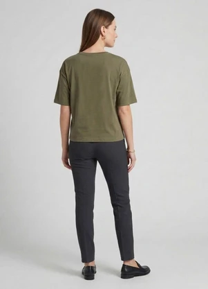 Infinita Cor - Blusa Feminina com Estampa Localizada Verde - INFINITA COR