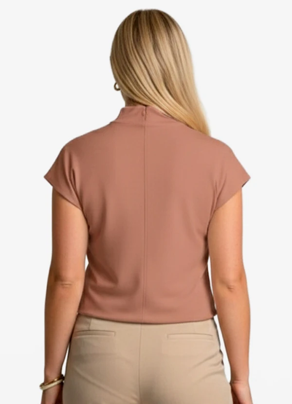 Infinita Cor - Blusa Feminina com Gola Chaminé Marrom 2