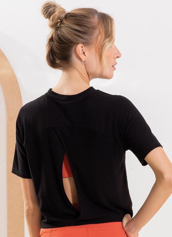 Cativa - Blusa Feminina Confeccionada em Crepe Preto 2