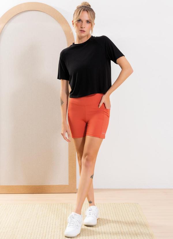 Cativa - Blusa Feminina Confeccionada em Crepe Preto 3