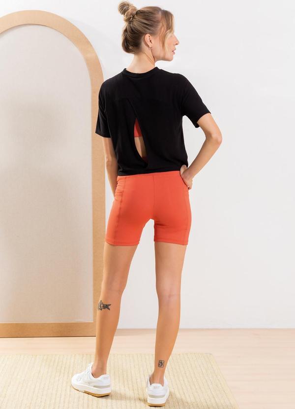 Cativa - Blusa Feminina Confeccionada em Crepe Preto 4