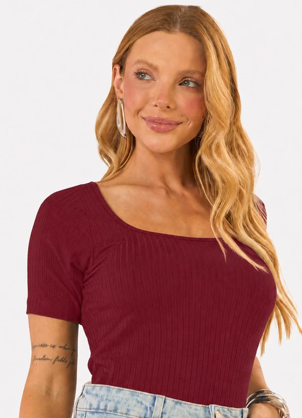 Infinita Cor - Blusa Feminina Decote em U Vermelho