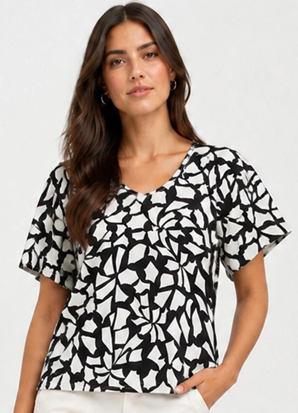 Infinita Cor - Blusa Feminina em Malha de Viscose Preto