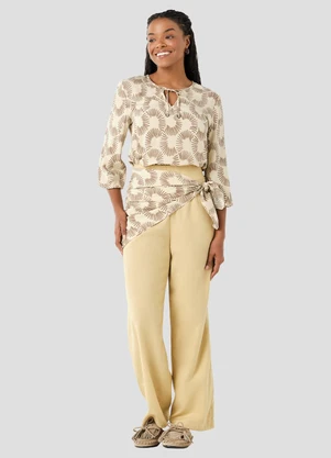 Cereja Rosa - Blusa Feminina em Tecido Plano Viscose Bege - CEREJA ROSA