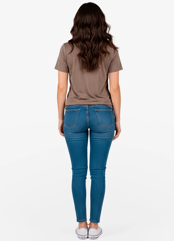 Infinita Cor - Blusa Feminina em Viscotricot Marrom 4