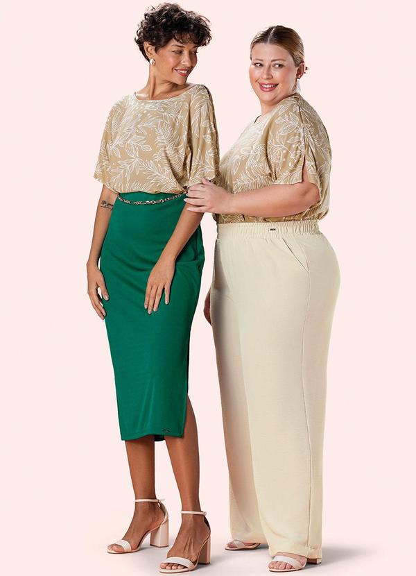 Marialícia - Blusa Feminina Estampada Folhagens com Recorte Man