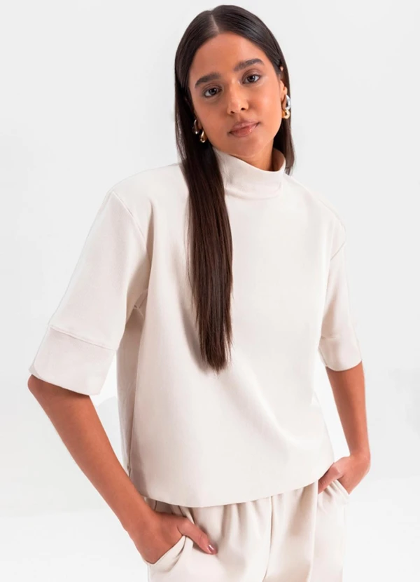 Essendi - Blusa Feminina Gola Alta Bege