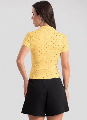 Dianna - Blusa Feminina Gola Chaminé, Estampa Poá Amarelo - DIANNA