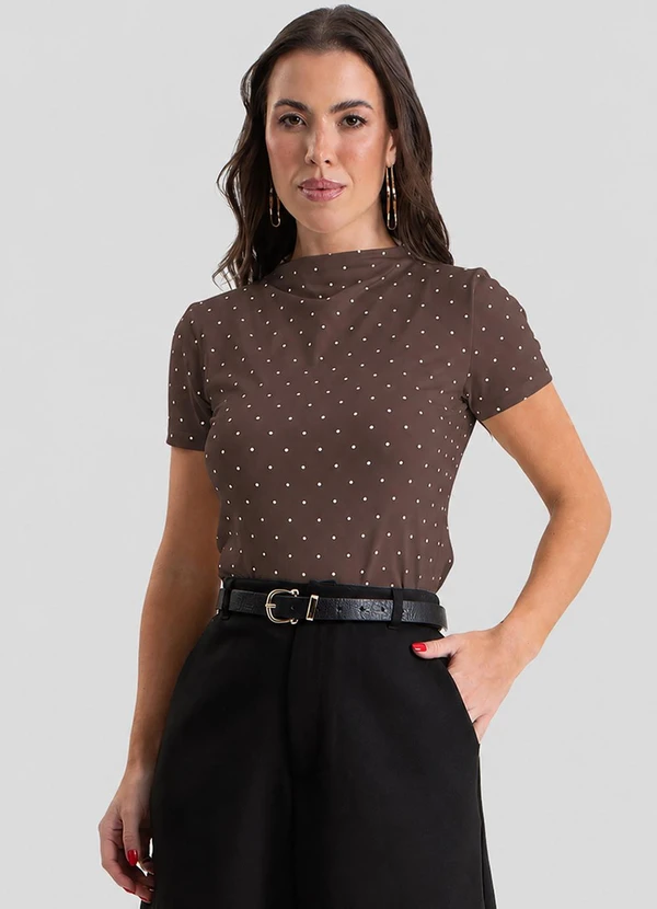 Dianna - Blusa Feminina Gola Chaminé, Estampa Poá Marrom