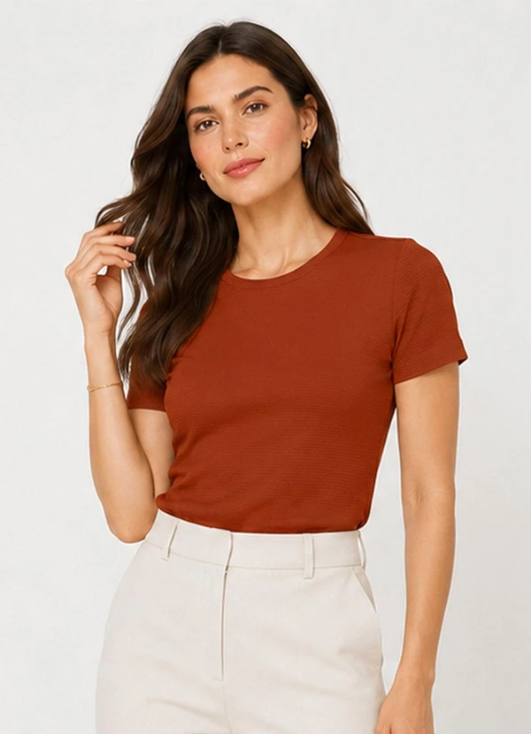 Infinita Cor - Blusa Feminina Justa em Malha Classic Marrom