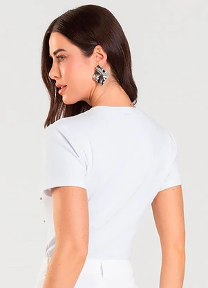Dianna - Blusa Feminina Manga Curta com Rebites Branco - DIANNA