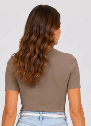 Infinita Cor - Blusa Feminina Manga Curta em Ribana Marrom - INFINITA COR