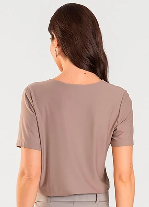 Dianna - Blusa Feminina Manga Curta Marrom - DIANNA