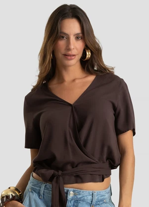 Dianna - Blusa Feminina Transpassada em Viscose Marrom - DIANNA